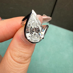 Bague de fiançailles en moissanite de 4 carats, coupe poire, or rose 10 carats, bijoux fins classiques, vente en gros, best-seller - Product Image 1