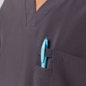 Uniformes médicos diseñados para las rutinas sanitarias que ofrecen comodidad confiable, ajuste equilibrado y construcción transpirable - Product Image 5