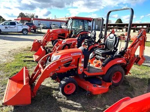 Mini-chargeuse sur pneus Kubota BX23S, modèle réputé, avec une belle performance, pelle rétrocaveuse avec équipement de terrassement à vendre - Product Image 3