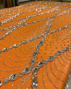 Tissu brodé à la main avec de lourds sequins, des perles et des strass en cristal, parfait pour les vêtements de mariée de haute couture et la couture - Product Image 3