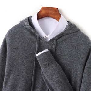 Ensemble sweat à capuche et sweat-shirt surdimensionnés en pure laine confortables pour hommes en noir uni pour le printemps et l'automne. - Product Image 4