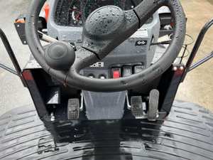 Cargadora de ruedas Kubota R430 2025-Cargadora compacta de 2,6 toneladas con motor diésel de 47,6 HP-Equipo duradero para construcción y agricultura - Product Image 3