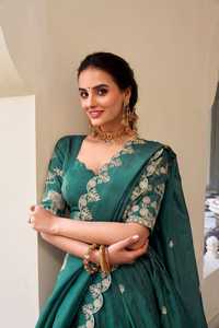 Trabajo de bordado dorado clásico Lehenga Choli con Dupatta y estilo estampado de blusa para ropa de boda Queenly - Product Image 6