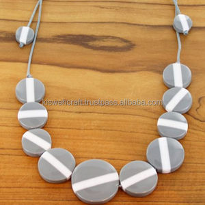 Cadena de cuerda clásica hecha a mano multicolor única de moda de alta calidad collar de resina de cuentas en forma de corazón simple decorativo - Product Image 1