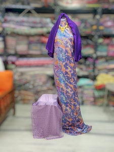 ผ้ากำมะหยี่สีม่วงแดงมาคบาล ดีรัก พร้อมลายปักหัวใจสีทอง และผ้าทวิลล์ลายดอกลาเวนเดอร์ สำหรับชุดแต่งงานเด็กผู้หญิง - Product Image 5