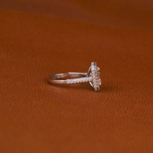 Bague de fiançailles en or blanc massif 14KT conçue sur mesure Asscher Cut Lab Grown Diamond Two Face Halo Trendy Style IGI Certified - Product Image 4