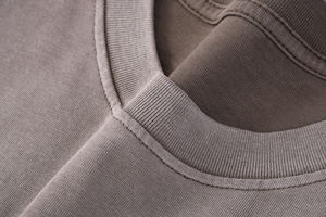 OEM T-shirts unis classiques à col rond pour hommes T-shirt transféré en coton 300gsm T-shirt pour hommes vente en gros - Product Image 4