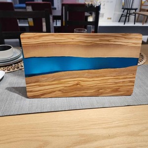 Nouvel arrivage de planche de service à découper en résine époxy et bois d'olivier rectangulaire durable avec design artisanal naturel - Product Image 4