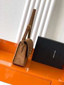 2025 New Arrival: Suede Camel-Colored Fashion Handbag for <b>Women</b>, Classic Retro Style, <b>Gold</b>-Plated Buckle Shoulder <b>Bag</b> - Product Image 1
