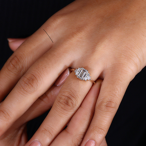 Anillo de Compromiso con Diamante Corte Esmeralda y Diamantes Baguette Laterales, Certificado IGI, Diamante Cultivado en Laboratorio de 1 a 3 CT, Estilo Vintage - Product Image 5