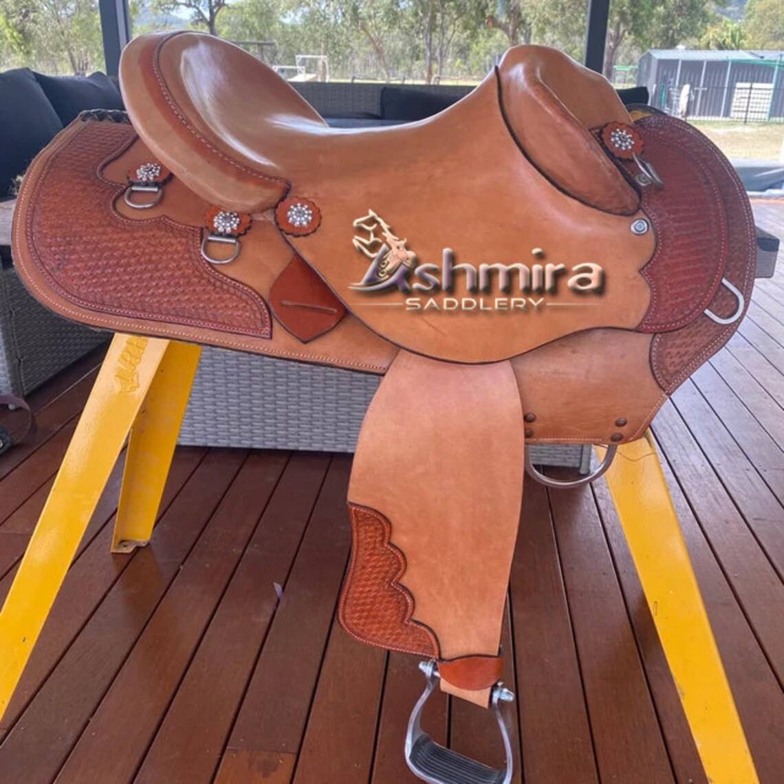 สีน้ำตาล