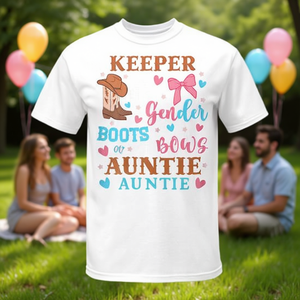 Maglietta 'Auntie Ti Ama' con scritta 'Aunt Keeper of the Gender Boots or Bows' per Promozioni - Product Image 3