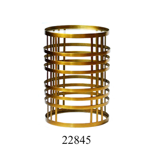Table ronde dorée avec dessus en marbre Table d'appoint de lit en métal au design luxueux Meubles Table aux extrémités antique - Product Image 2