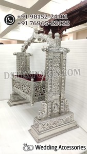 Cuna de madera con diseño de pavo real para ceremonia de bienvenida de bebés del sur de la India, cuna de madera de teca hecha a mano de lujo con diseño de pavo real, EE. UU. - Product Image 2