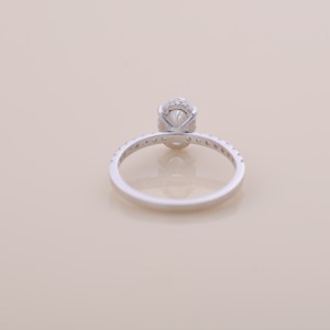 แหวนเพชรทรงรีเพาะเลี้ยงในห้องปฏิบัติการ ได้รับการรับรองจาก IGI พร้อมวงแหวนแบบซ่อน Halo และแถบ Pavé บนตัวเรือนทองคำขาว/โรสโกลด์/เหลือง 14K สำหรับงานหมั้นและงานแต่งงาน - Product Image 4