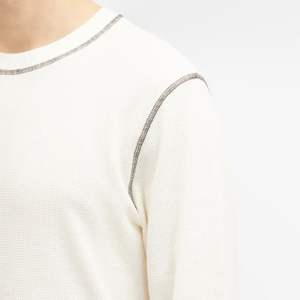 T-shirt à manches longues gaufré pour homme de haute qualité-Confortable, élégant et parfait pour les vêtements décontractés et les tenues de tous les jours - Product Image 5