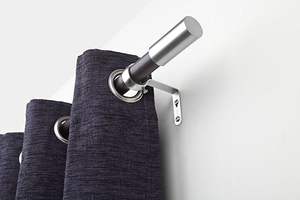 Supports élégants pour rideaux en acier inoxydable avec des solutions de montage propres pour des intérieurs minimalistes et ouverts - Product Image 4