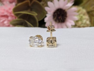 Pendientes de Oro Amarillo de 14K con Moissanita de Corte Oval Clásico de 0.5ct, 1ct, 1.5ct, 2ct - Product Image 4