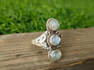 Anillo de Plata de Ley 925 Hecho a Mano con Piedra Lunar de Corte Ovalado y Engaste de Bisel, Estilo Bohemio para Bodas y Fiestas - Product Image 6