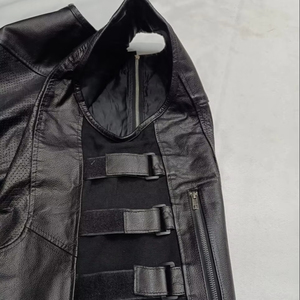 เสื้อกั๊กหนังแท้สไตล์มอเตอร์ไซค์แบบสั่งทำขายส่ง OEM รุ่น Famous Sons of Anarchy จากซีรีส์ทีวีสุดเท่ - Product Image 5