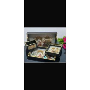 Plateau de service en métal à surface brillante de haute qualité avec poignée pour les collations et les boissons. - Product Image 2