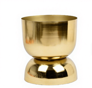 Pot de fleurs moderne en laiton finition or |   Jardinière de sol durable, écologique et légère pour la décoration de jardin et de maison - Vente en gros - Product Image 1