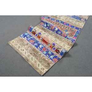 Alfombra Vintage de 2.3x7 pies, Alfombra Turca, Alfombra Marroquí de Lana Azul y Roja - Product Image 4