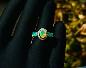 Bague cocktail en argent sterling 925 plaqué rhodium avec opale naturelle et émeraude, ornée de diamants, pour un anniversaire - Product Image 5