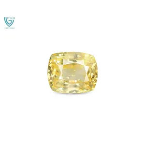 Zafiro Amarillo Natural de 11.37 Quilates (Pukhraj) con Corte Esmeralda Facetado, Color Peridoto con Material de Alejandrita y Aguamarina - Product Image 1