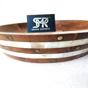 Plateau rond en bois moderne fait à la main avec bordure en nacre naturelle et motif géométrique pour la décoration de la salle de bain, rangement - Product Image 5