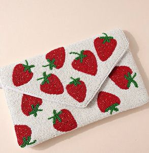 Sac à main porté croisé à thème de Fruit perlé de graines blanches de fraises - Product Image 4