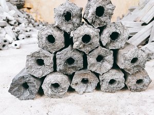 | Carbón de Aserrín |   CALIDAD SUPERIOR DE LUJO / FORMA HEXAGONAL Y CUADRADA / para RESTAURANTE DE BBQ W +84 973101511 - Product Image 3