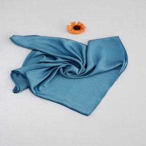 Colección de Elegantes Pañuelos de Seda - Product Image 2