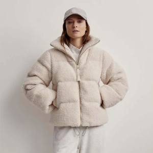 Chaqueta acolchada Sherpa de alta calidad para mujer, chaqueta suave y aislada para protección contra el frío - Product Image 5