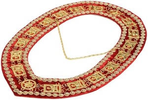 Collar de Cadena con Pedrería Masónica SHRINER, Dorado sobre Terciopelo Rojo, Calidad Premium Dorada, Regalo para Masón/Masonería - Product Image 4