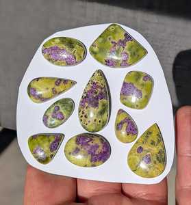 Lot de cabochons en serpentine naturelle verte authentique, sélectionnés pour la fabrication de bijoux fins, l'énergie terrestre et l'élégance classique intemporelle - Product Image 2