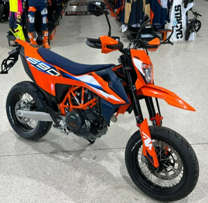 100% AUTHENTIQUE En stock Moto sportive K T M 690 SMC.R 2023 à vendre et prête à être expédiée - Product Image 3