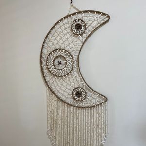 Atrapasueños bohemio para colgar en la pared Diseño único de media luna de macramé para decoraciones de pared con estilo - Product Image 3