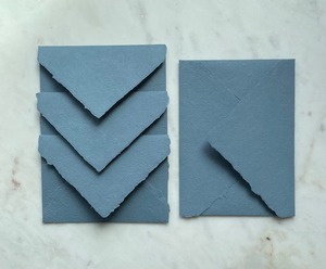 Papel azul polvoriento hecho a mano A7 Deckle Edge Abaca y algodón - Product Image 4