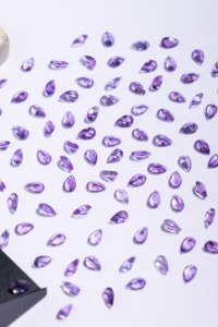 Piedra preciosa de cuarzo suelta cortada con pera de 6x4 MM de amatista brasileña Natural de calidad AAA para la fabricación de joyas - Product Image 3