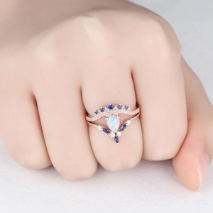 Anillo de compromiso de ópalo etíope y diamante de corte de pera clásico anillo de boda de oro sólido amarillo de 14kt banda curva joyería fina hecha a mano - Product Image 5