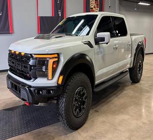 FORD F-150 RAPTOR R 2024 EXTREMEMENT PROPRE, MOTEUR V8 SURALIMENTÉ DE 720 CHEVAUX, 4X4, PRÊT À LIVRER - Product Image 1