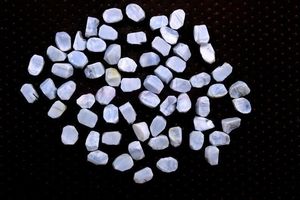 โอปอลสีฟ้าธรรมชาติคุณภาพสูง10ชิ้น12-14มม. อัญมณีดิบที่ไม่ผ่านการบำบัดที่น่าอัศจรรย์สำหรับการทำเครื่องประดับ