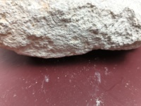 La pyrophyllite contrôlée est essentielle pour la production de porcelaine pour machines textiles à fonctionnement fluide, minimisant l'abrasion et l'usure du fil.