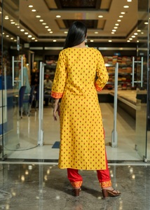Conjunto Tradicional Indio-Pakistaní para Mujer, Kurta Elegante en Línea A, Bordada en Amarillo, de Algodón Puro con Estampado Floral, Pantalón y Dupatta - Product Image 6