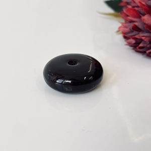 Petit pendentif en ambre cerise, ambre baltique naturel - Product Image 5