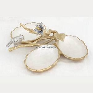 Vente en gros de qualité supérieure en métal 3 compartiments couleur blanc et or bols de service et de décoration avec oiseau de créateur - Product Image 1