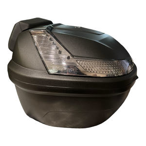 Caja Trasera GIVI B37NT Blade Tech Monolock de 37 Litros, ABS, para Motocicletas, Impermeable, con Cojín, Color Negro, Usada - Product Image 3