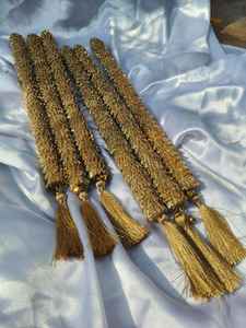 Paire de bâtons Dandiya dorés faits à la main, bâtons de luxe Garba Raas Gota avec pompons, pour la danse Navratri, la décoration de mariage et festive - Product Image 3