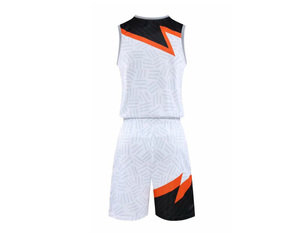 Ensemble d'uniformes de basket-ball personnalisés imprimés par sublimation pour unisexe, séchage rapide et respirant avec logo et couleurs personnalisés - Product Image 4